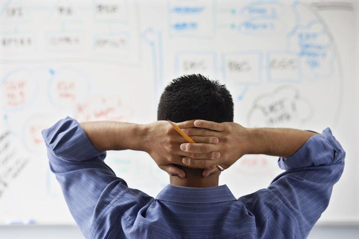 高估值面临负面数据，华尔街巨头发出警示：美股或将修正！