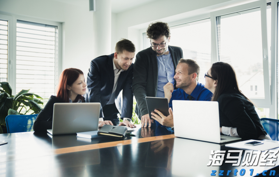 我市相关部门举行就业服务进校园活动